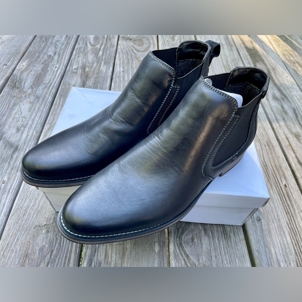 Steve Madden men’s black leather boots- new in box